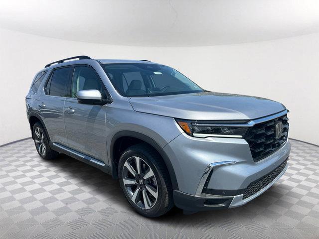 Photo of 2025 Lunar Silver Metallic Honda Pilot