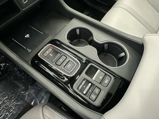Photo of 2025 Lunar Silver Metallic Honda Pilot