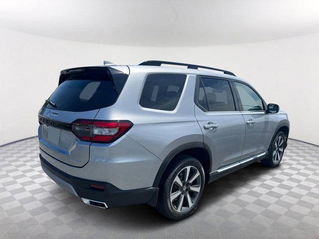 Photo of 2025 Lunar Silver Metallic Honda Pilot