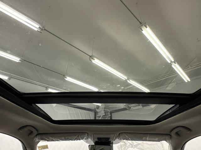 Photo of 2025 Lunar Silver Metallic Honda Pilot