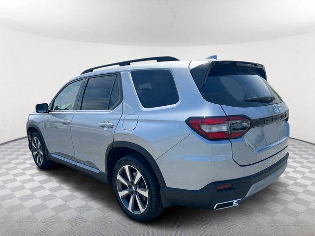 Photo of 2025 Lunar Silver Metallic Honda Pilot