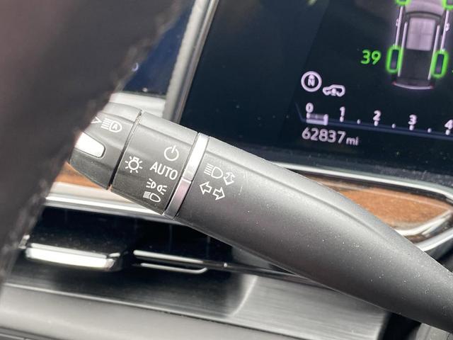 Photo of 2021 Crystal White Tri-Coat Cadillac Escalade