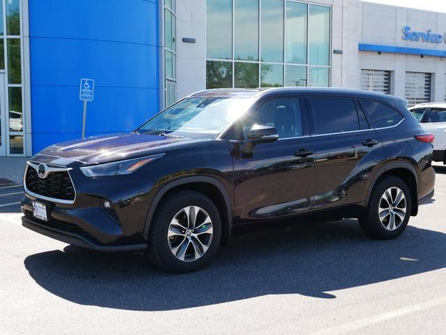Photo of 2022 Opulent Amber Toyota Highlander