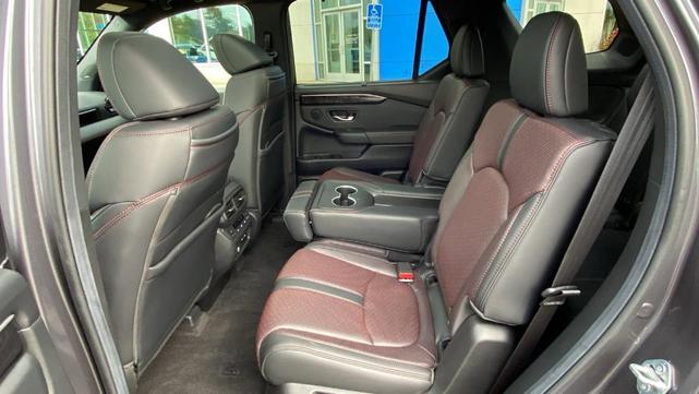 Photo of 2025 Modern Steel Metallic Honda Pilot