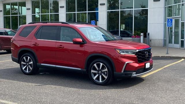 Photo of 2025 Radiant Red Metallic II Honda Pilot