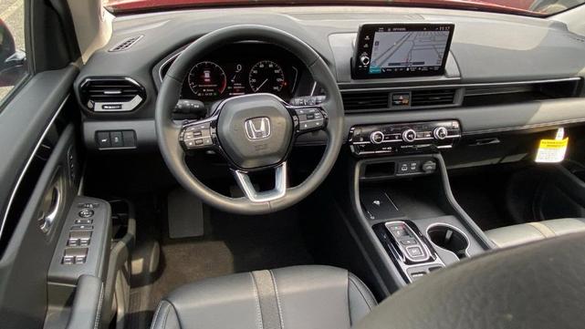 Photo of 2025 Radiant Red Metallic II Honda Pilot