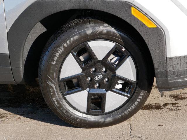 Photo of 2025 Shimmering Silver Hyundai SANTA FE HEV