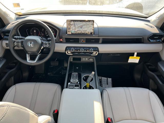 Photo of 2025 Obsidian Blue Pearl Honda Pilot