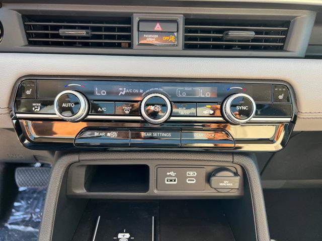 Photo of 2025 Obsidian Blue Pearl Honda Pilot