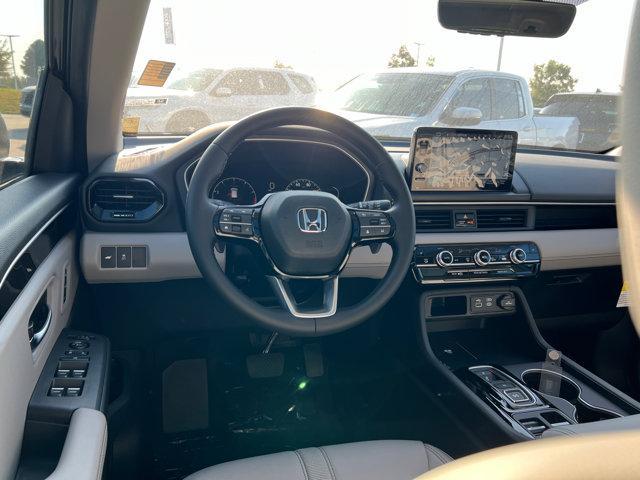 Photo of 2025 Obsidian Blue Pearl Honda Pilot