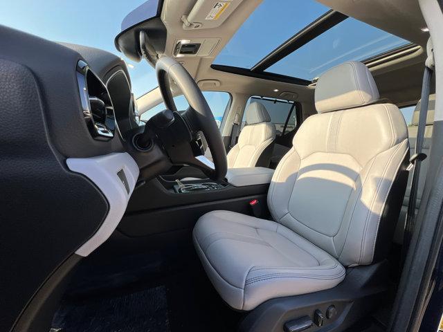 Photo of 2025 Obsidian Blue Pearl Honda Pilot