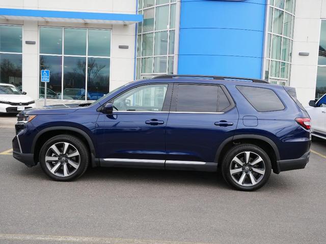 Photo of 2025 Obsidian Blue Pearl Honda Pilot