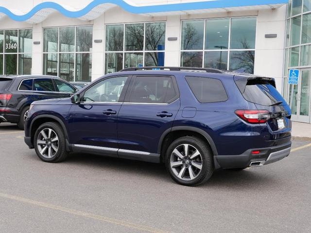 Photo of 2025 Obsidian Blue Pearl Honda Pilot
