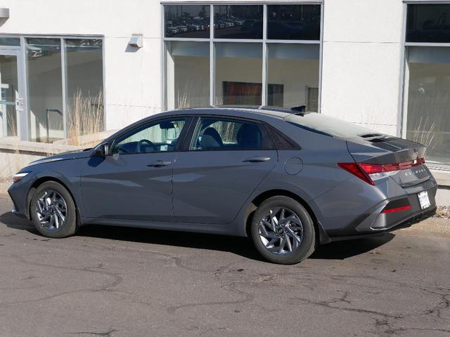 Photo of 2024 Gray Hyundai ELANTRA
