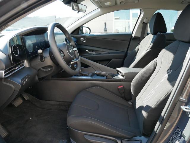 Photo of 2024 Gray Hyundai ELANTRA