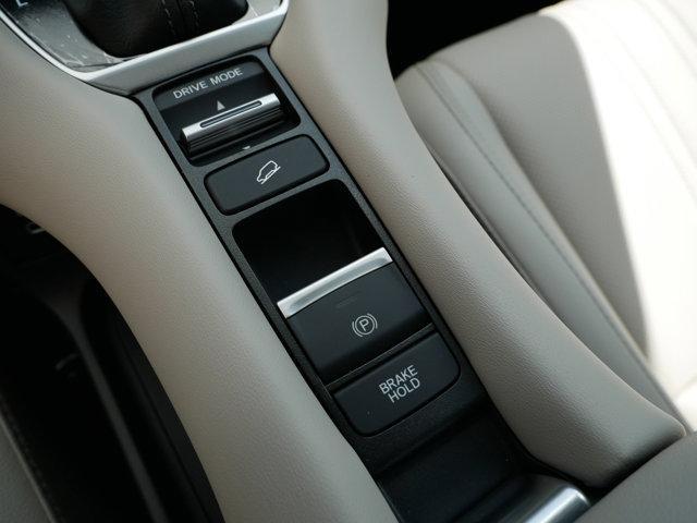 Photo of 2026 Solar Silver Metallic Honda HR-V