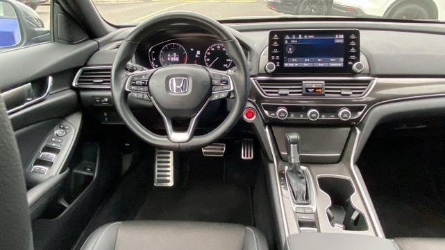 Photo of 2022 Still Night Pearl Honda Accord