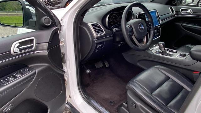 Photo of 2019 Bright White Clearcoat Jeep Grand Cherokee