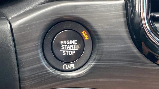 Photo of 2019 Bright White Clearcoat Jeep Grand Cherokee