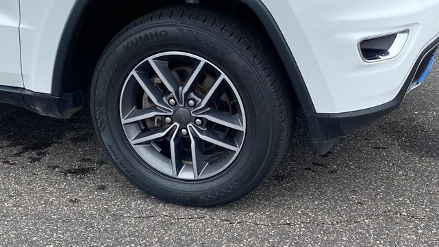 Photo of 2019 Bright White Clearcoat Jeep Grand Cherokee