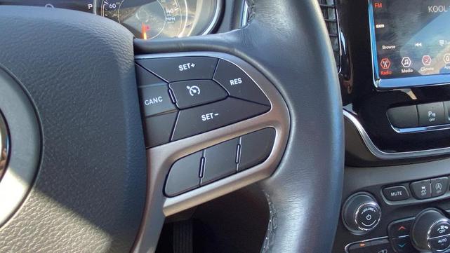 Photo of 2019 Velvet Red Pearlcoat Jeep Cherokee