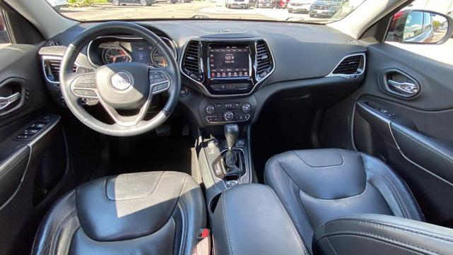 Photo of 2019 Velvet Red Pearlcoat Jeep Cherokee