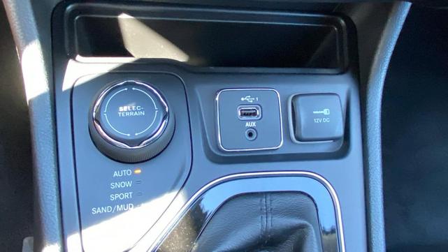 Photo of 2019 Velvet Red Pearlcoat Jeep Cherokee