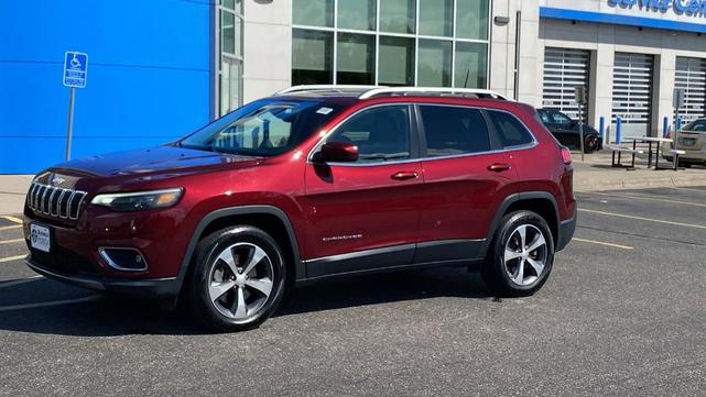 Photo of 2019 Velvet Red Pearlcoat Jeep Cherokee