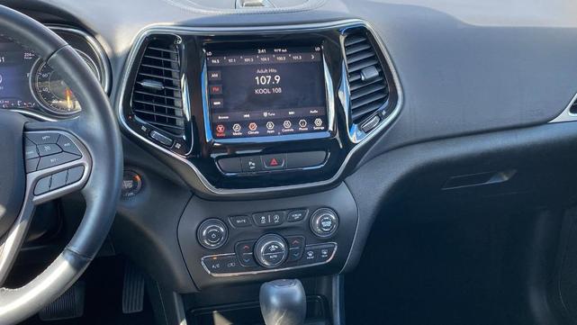 Photo of 2019 Velvet Red Pearlcoat Jeep Cherokee