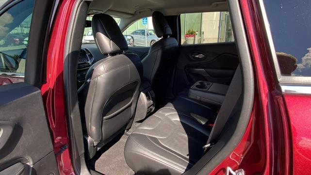Photo of 2019 Velvet Red Pearlcoat Jeep Cherokee