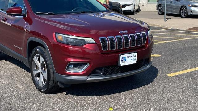 Photo of 2019 Velvet Red Pearlcoat Jeep Cherokee