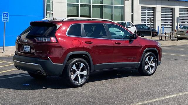 Photo of 2019 Velvet Red Pearlcoat Jeep Cherokee