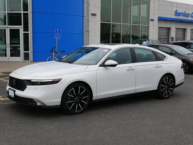 Photo of 2023 Platinum White Pearl Honda Accord Hybrid