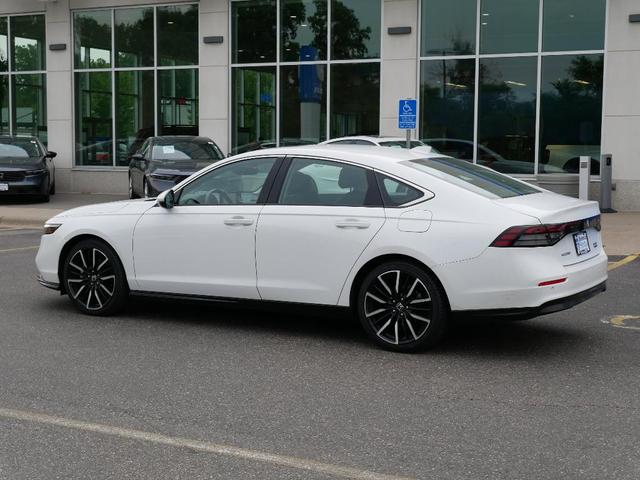 Photo of 2023 Platinum White Pearl Honda Accord Hybrid