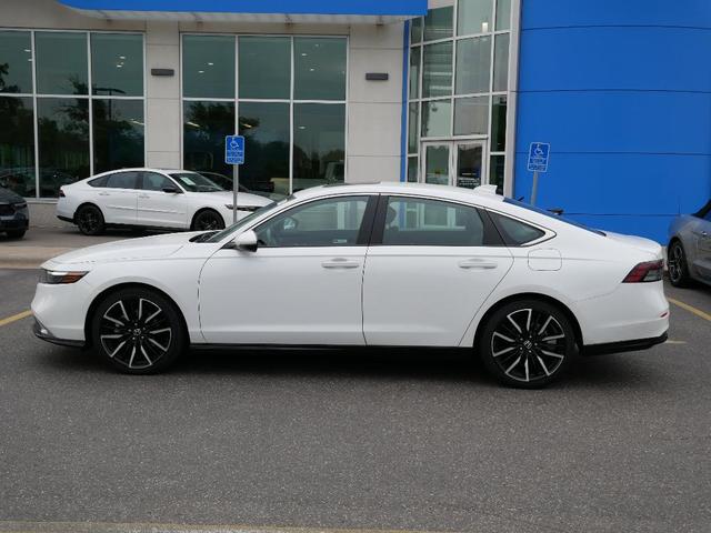 Photo of 2023 Platinum White Pearl Honda Accord Hybrid