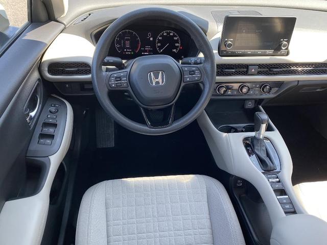 Photo of 2023 Platinum White Pearl Honda HR-V