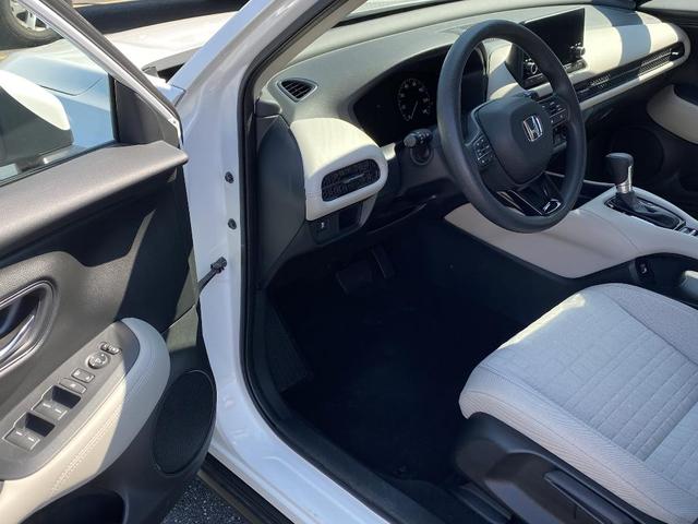 Photo of 2023 Platinum White Pearl Honda HR-V