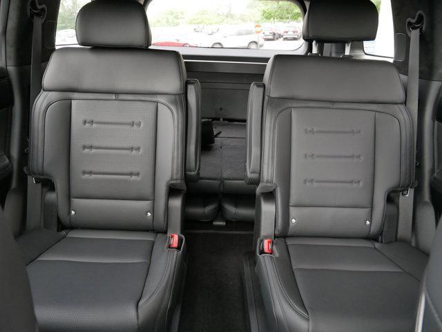 Photo of 2025 White Hyundai SANTA FE HEV