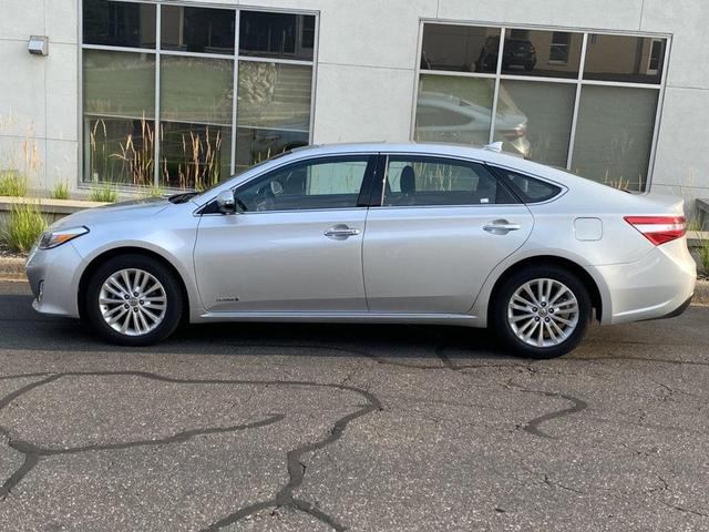 Photo of 2013 Classic Silver Metallic Toyota Avalon Hybrid