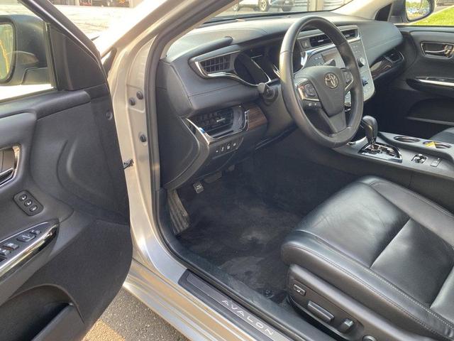 Photo of 2013 Classic Silver Metallic Toyota Avalon Hybrid