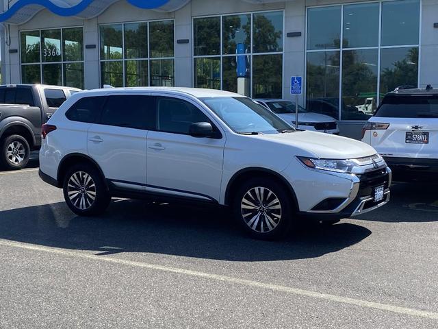 Photo of 2020 Pearl White Mitsubishi Outlander