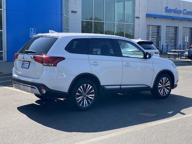 Photo of 2020 Pearl White Mitsubishi Outlander