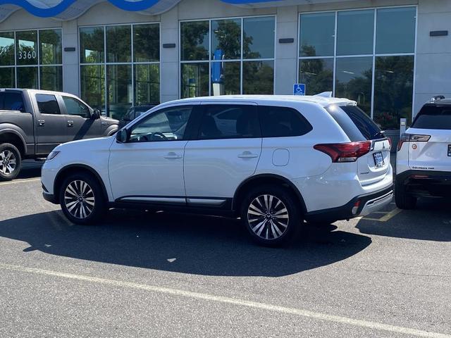 Photo of 2020 Pearl White Mitsubishi Outlander