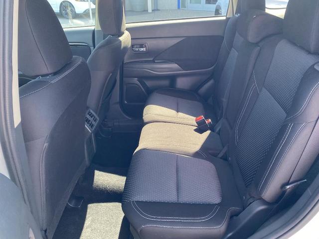 Photo of 2020 Pearl White Mitsubishi Outlander