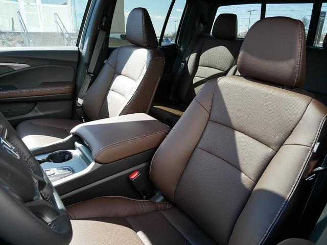 Photo of 2025 Platinum White Honda Ridgeline