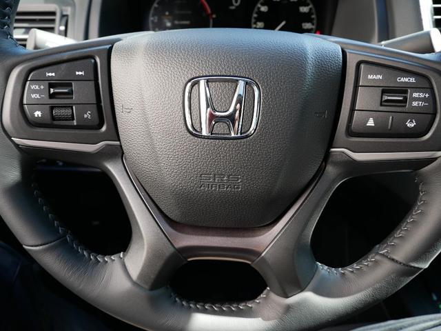 Photo of 2025 Platinum White Honda Ridgeline