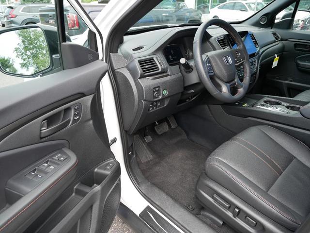 Photo of 2025 Platinum White Pearl Honda Passport