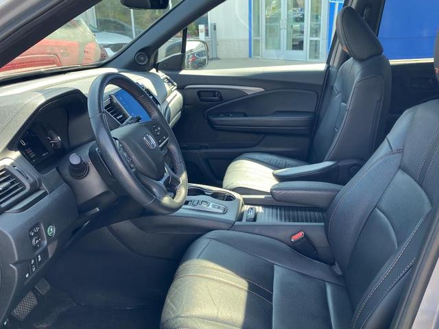Photo of 2022 Lunar Silver Metallic Honda Passport