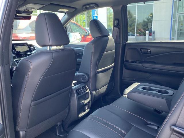 Photo of 2022 Lunar Silver Metallic Honda Passport