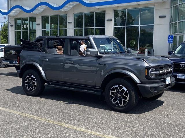 Photo of 2022 CARBONIZEDGRAY Ford Bronco